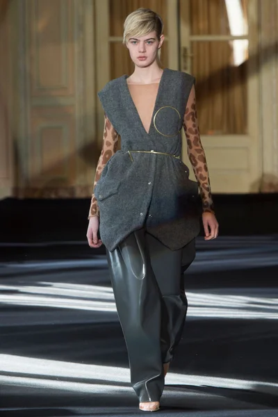 Look 3
